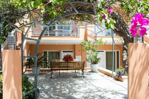 Poseidon Studios & Apartments Palaiochora Dış mekan fotoğraf